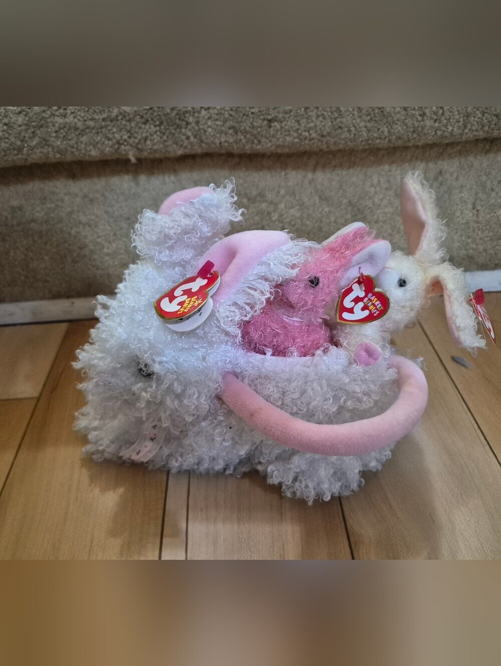 2005 TY Beanie Babies bunny hutch clutch and 2 Basket Beanies bunnies